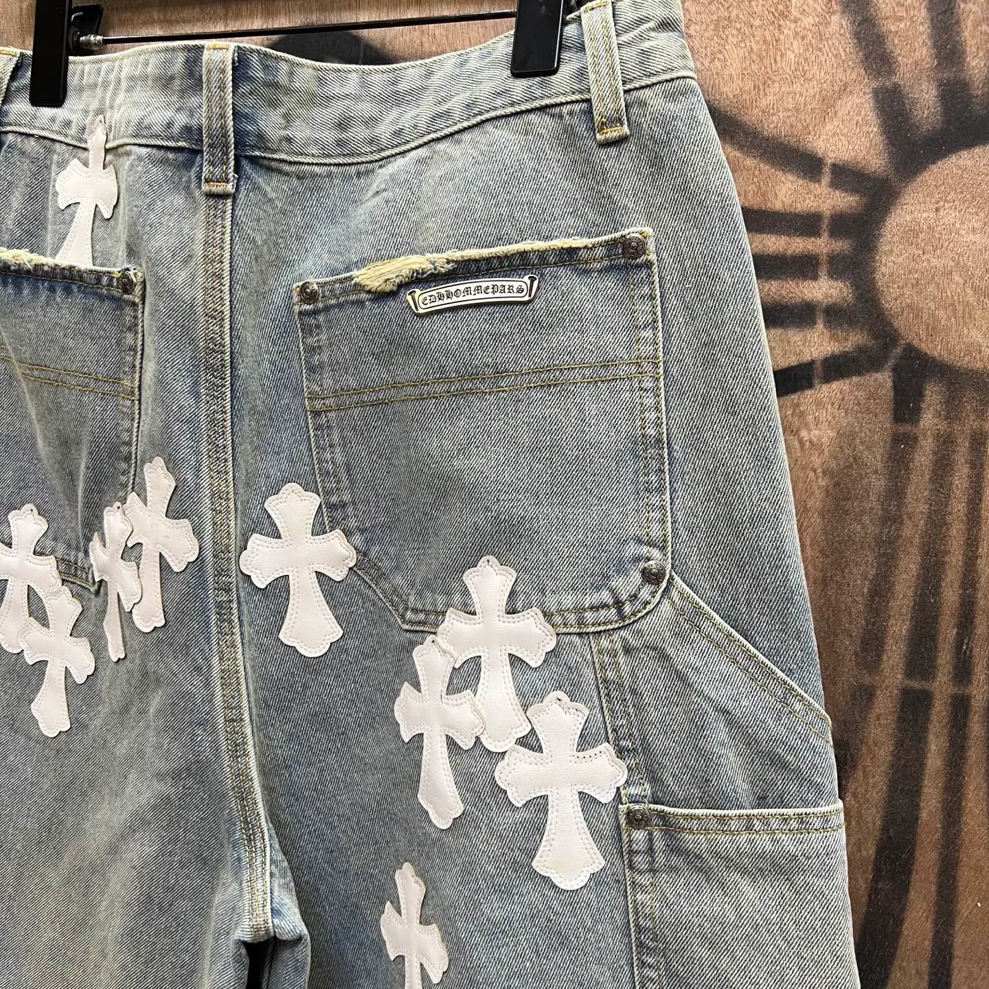 P520 chrome hearts limited series new city limited jeans Chrome Hearts city limited denim shorts vintage levis American made 501 505 517 base version remake Levis American made 501 base version imported sheepskin 925 silver remake Customers provide waist and pants length or height and weight. The studio will select the most suitable base version for you to remake. There are many people doing remakes in the market. Don’t belittle or comment. The difference is visible to the naked eye. See and compare for yourself #CHROME HEARTS Unisex style